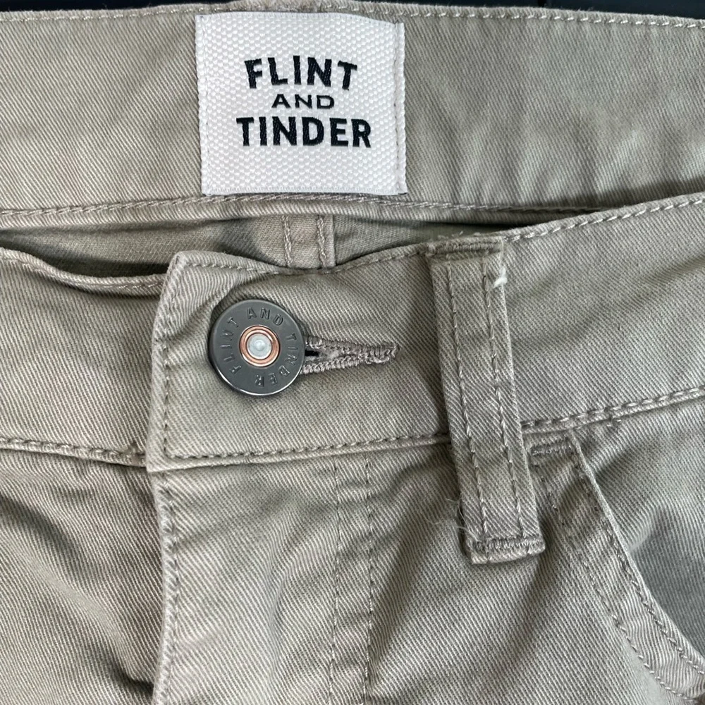 Flint And Tinder 365 Tapered Fit Stretch Chino Pants 30x32 Tan Khaki Stretch